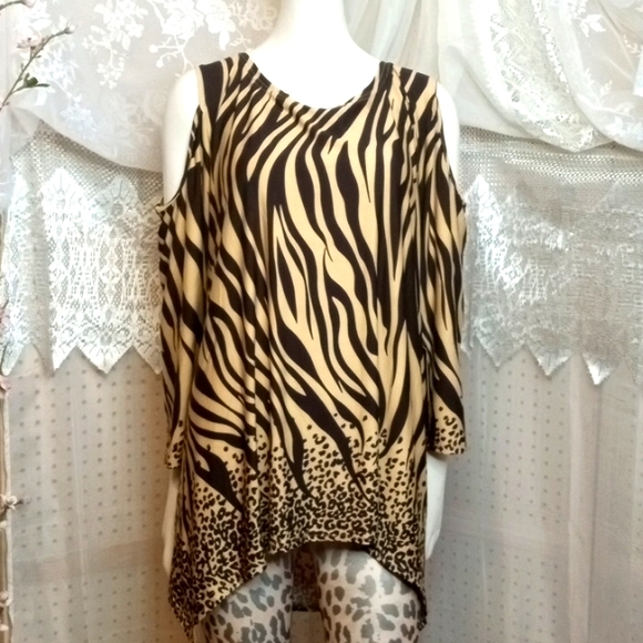 ⚡4/$15 Cold shoulder woman's blouse - Picture 1 of 6